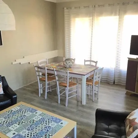 Holiday home Maison Familiale A *